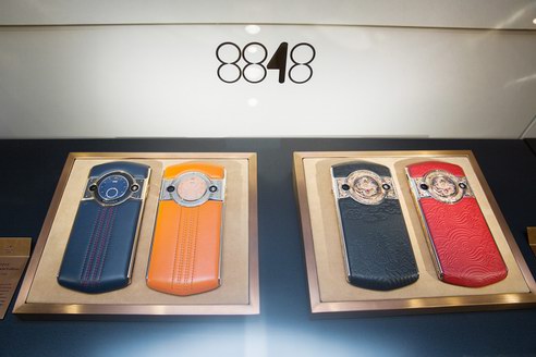8848手机登顶世界奢侈品顶级舞台，中国智造闪耀巴塞尔表展