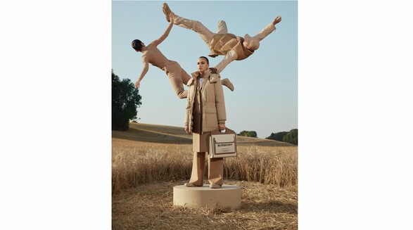 Burberry隆重推出外套系列广告大片
