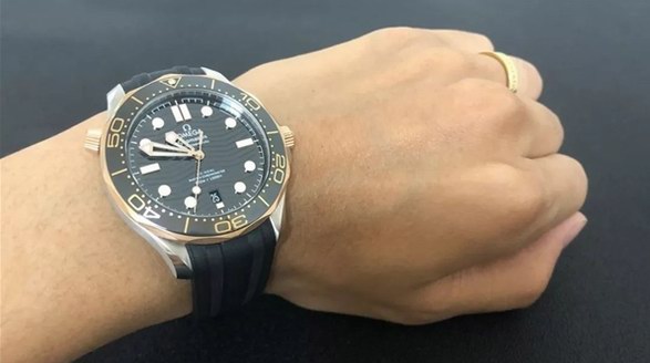 它，最&ldquo;豪华&rdquo;的欧米茄海马300米潜水表